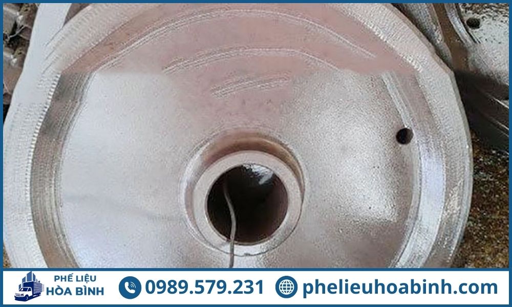 Phân biệt gang xám qua màu sắc, độ cứng và độ dẫn nhiệt