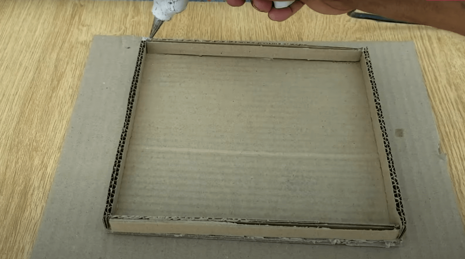 Làm sàn cho ngôi nhà bằng bìa carton