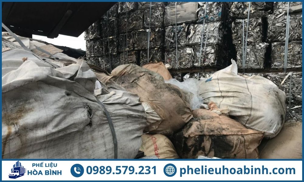 Chì phế liệu được nhiều doanh nghiệp nhận thu mua nhờ nhu cầu tái chế cao