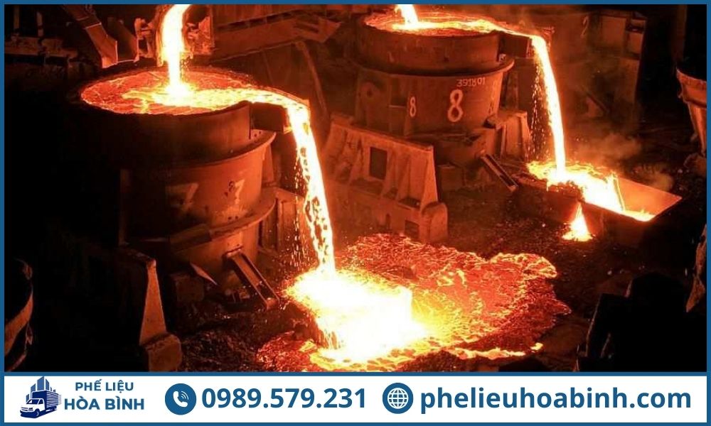 Bạc có nhiệt độ nóng chảy thấp hơn so với đồng và vàng