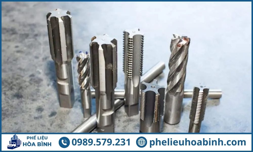 Thép gió thường dùng để tạo đồ nhọn như dao, lưỡi cưa