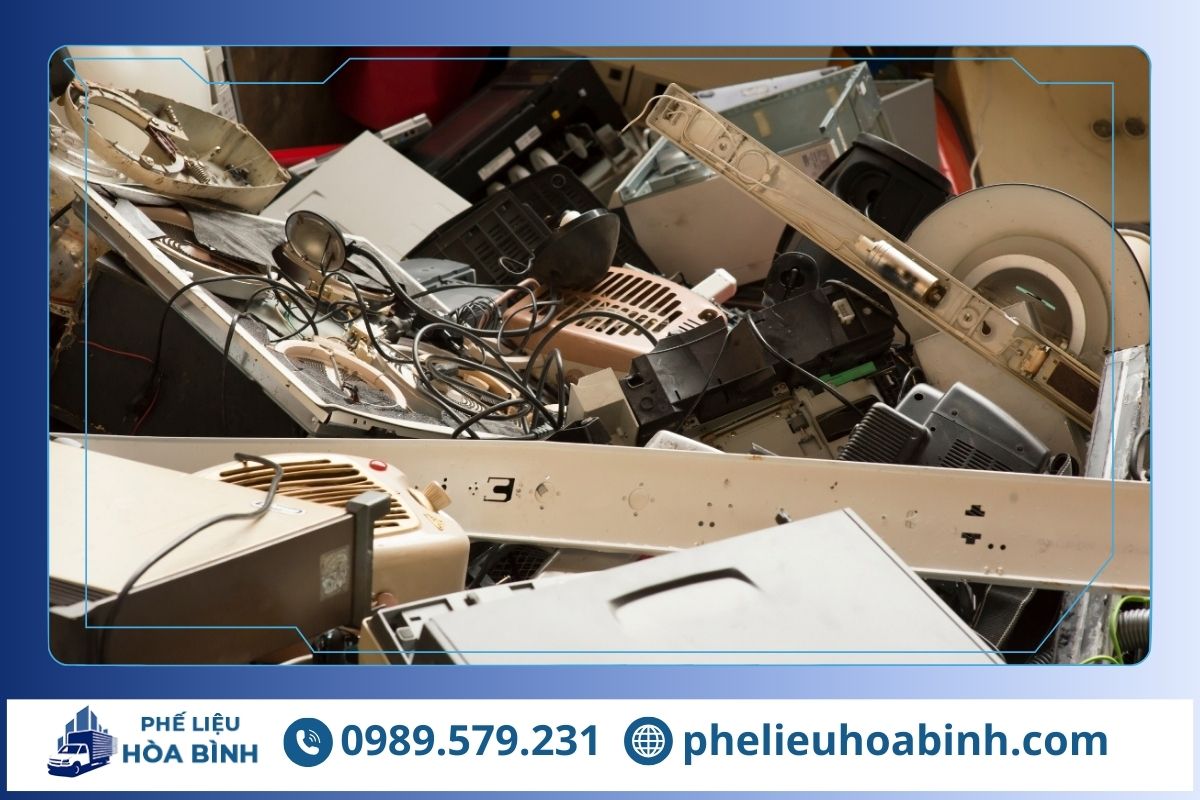 Phế Liệu Hòa Bình - chuyên thu mua phế liệu Định Quán giá cao, uy tín
