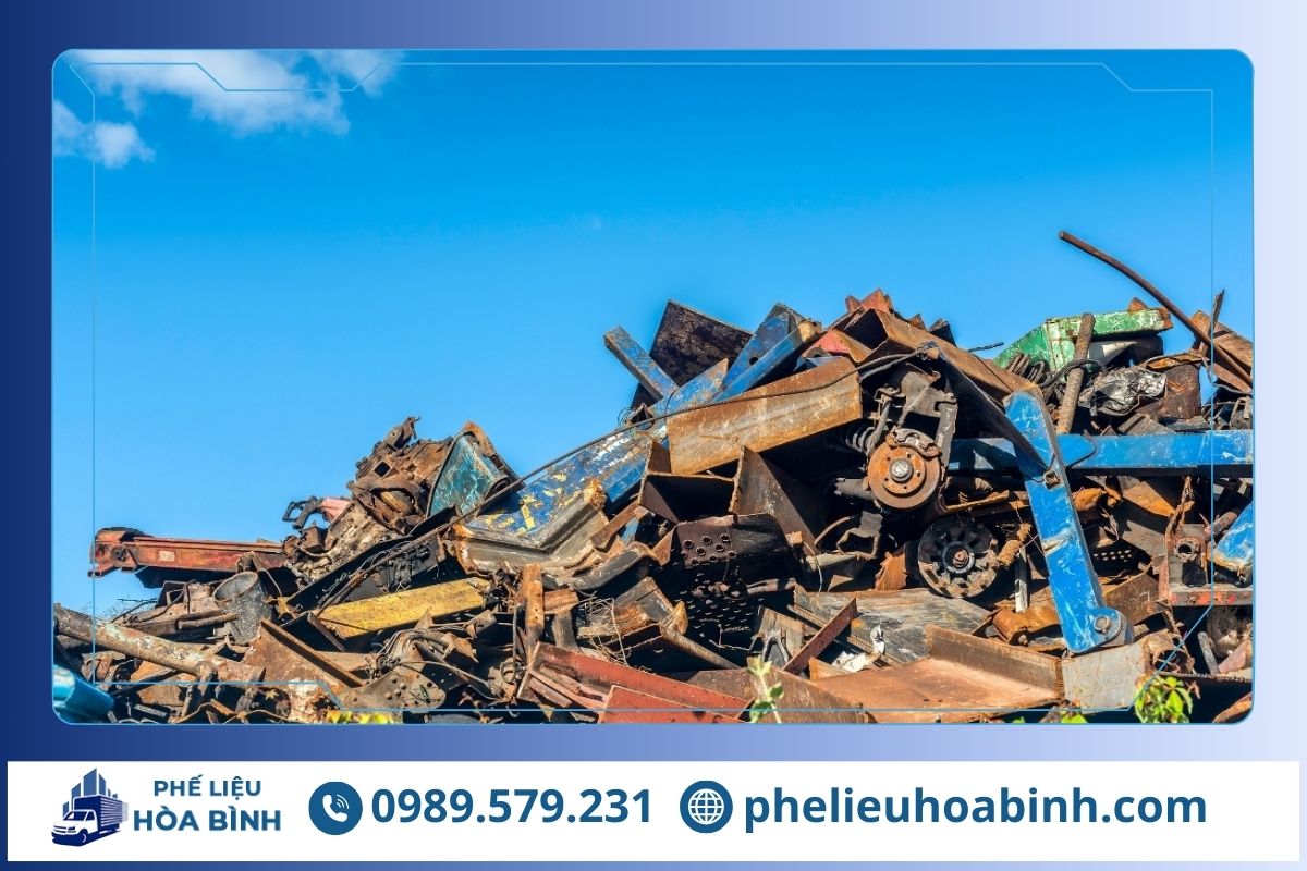 Phế Liệu Hòa Bình đảm bảo mang đến lợi ích tối đa cho khách hàng khi thu mua phế liệu KCN Vĩnh Lộc 
