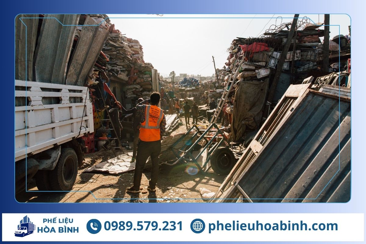 Phế Liệu Hòa Bình chuyên thu mua phế liệu Bình Thuận giá cao, uy tín