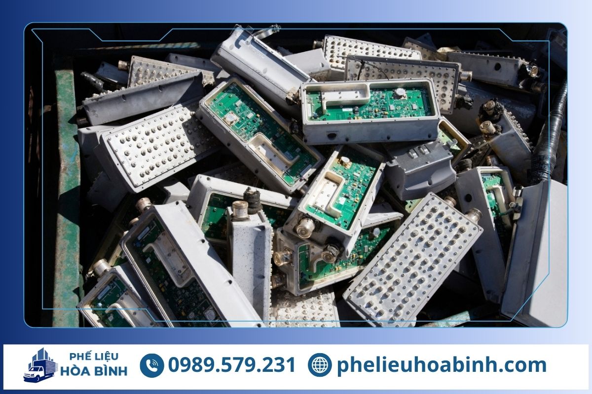 Phế Liệu Hòa Bình - đơn vị chuyên thu mua phế liệu KCN Đông Nam giá cao