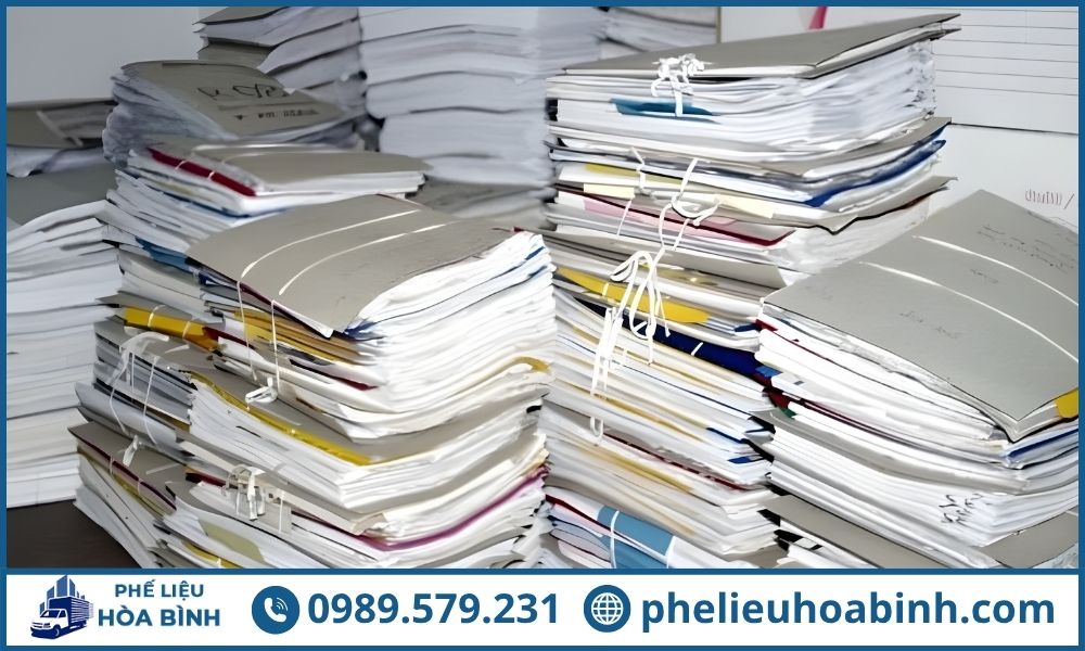 Giá giấy vụn phế liệu dao động từ 4.500 đến 18.000 VNĐ/kg