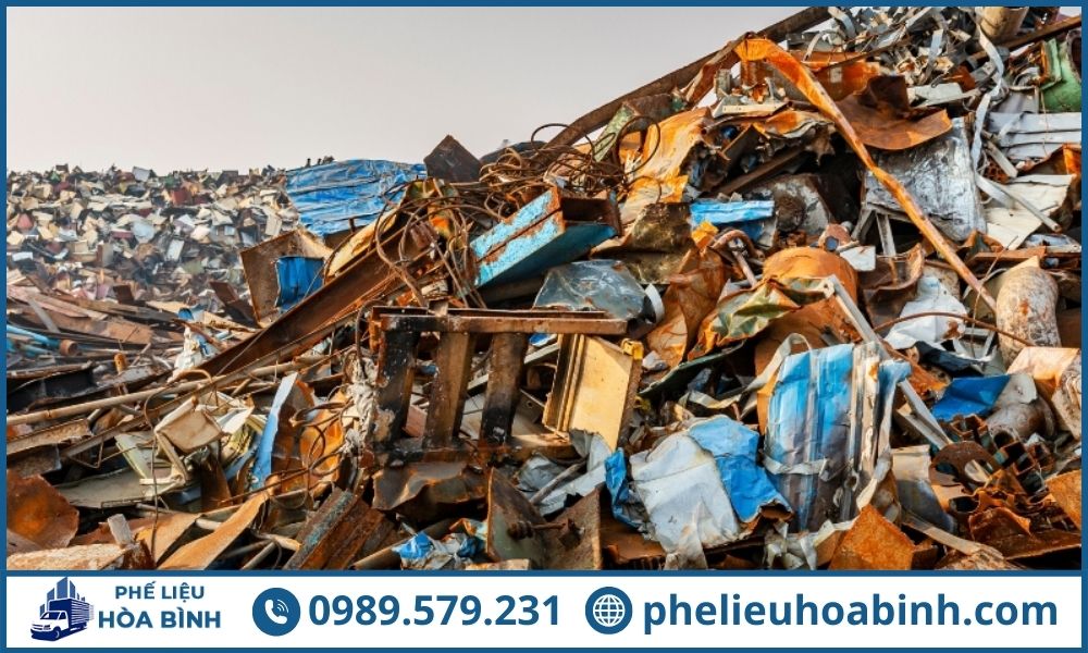 Yếu tố ảnh hưởng giá phế liệu quận 1 khi Phế Liệu Hoà Bình thu mua
