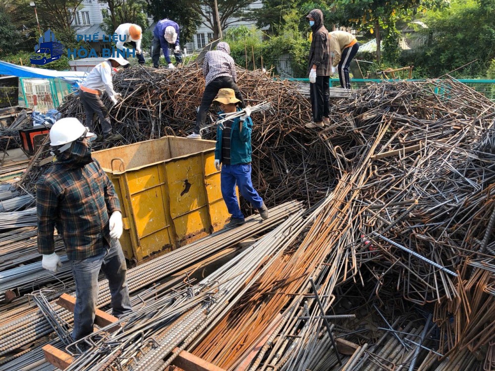 Nguồn phế liệu thực tế được kiểm tra theo chủng loại, chất lượng và khối lượng trước khi thu mua.